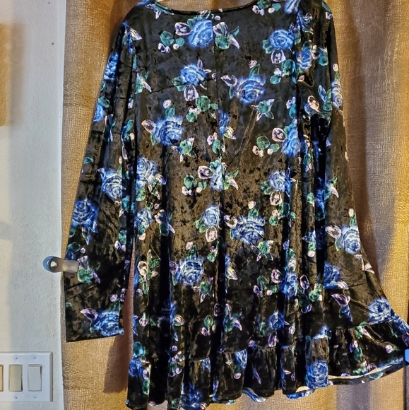 Dress - Picture 4 of 4